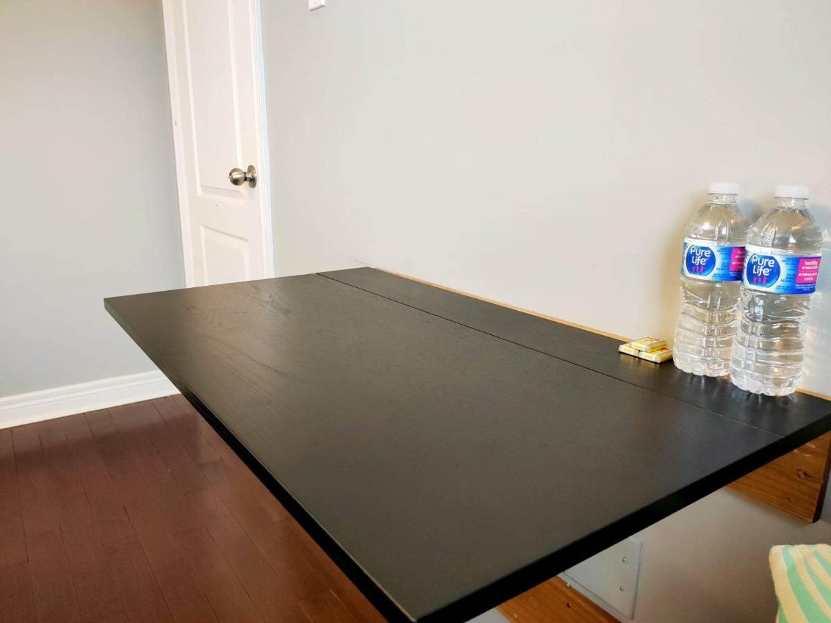 Affordable Room With Free Parking In Newmarket On المظهر الخارجي الصورة