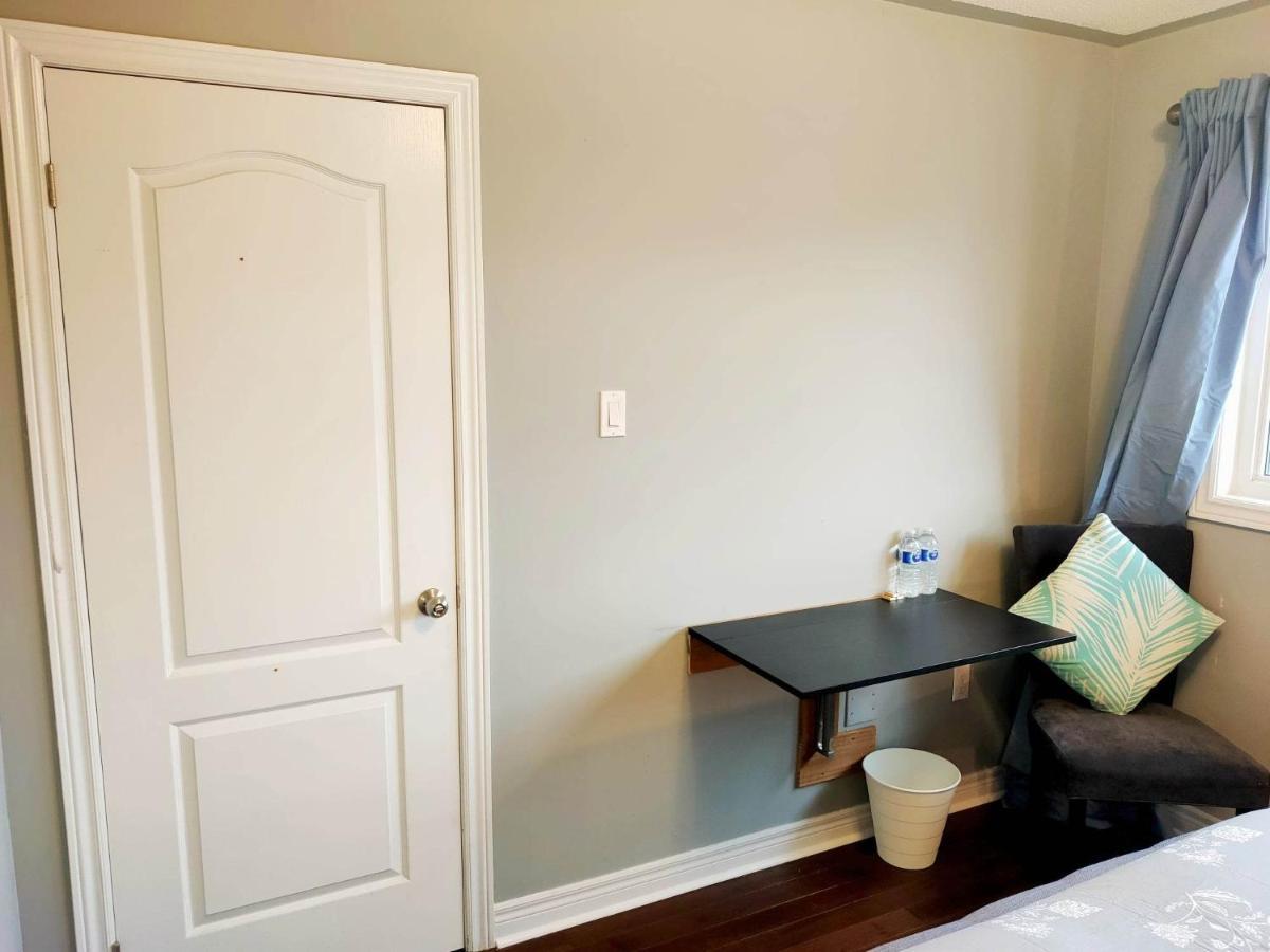 Affordable Room With Free Parking In Newmarket On المظهر الخارجي الصورة