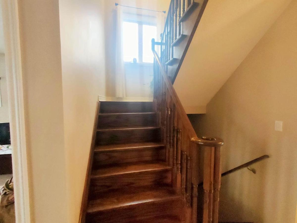 Affordable Room With Free Parking In Newmarket On المظهر الخارجي الصورة