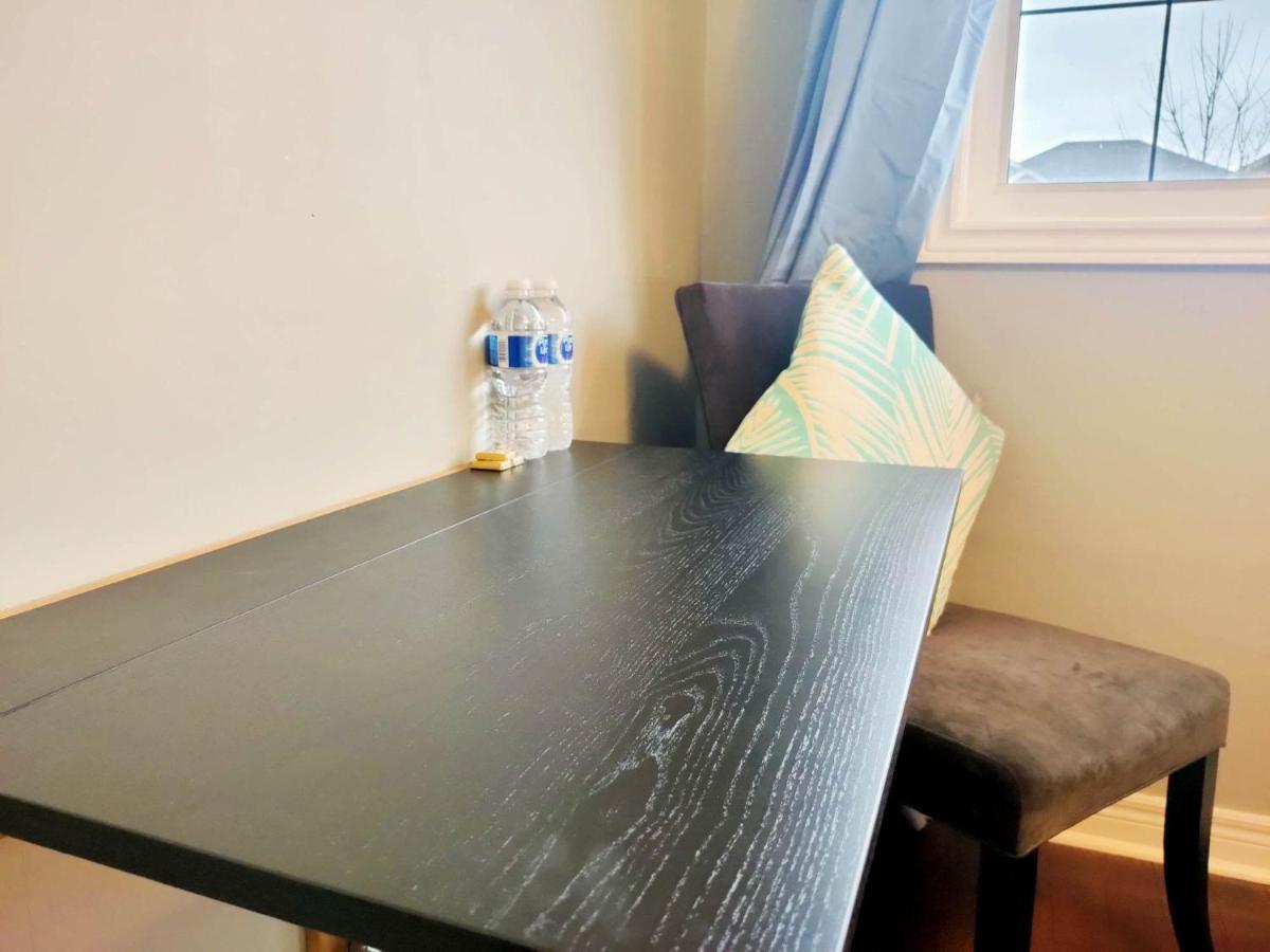 Affordable Room With Free Parking In Newmarket On المظهر الخارجي الصورة