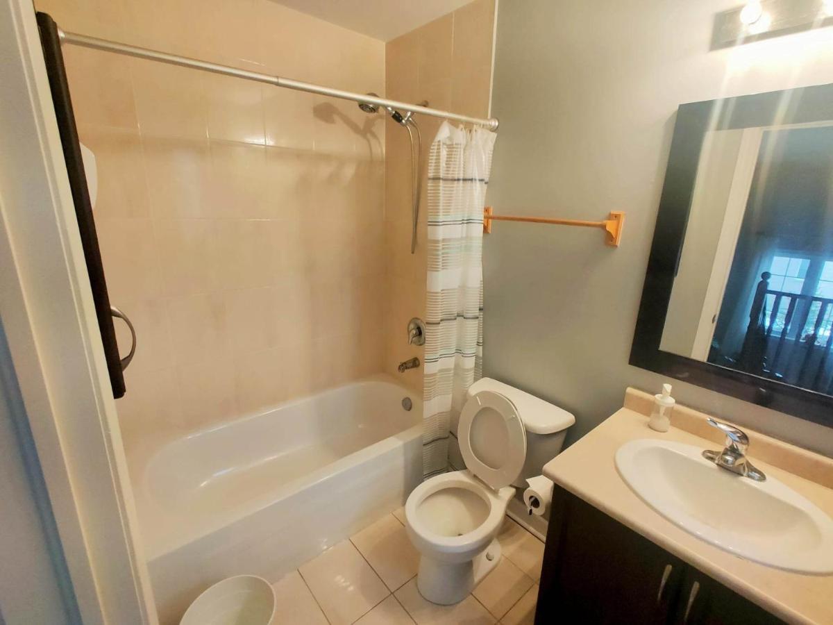 Affordable Room With Free Parking In Newmarket On المظهر الخارجي الصورة