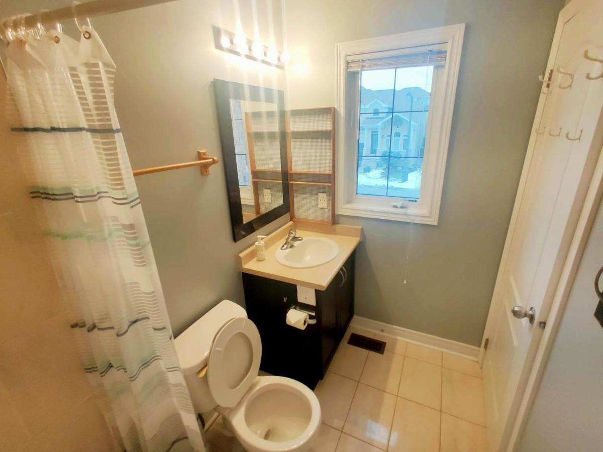 Affordable Room With Free Parking In Newmarket On المظهر الخارجي الصورة