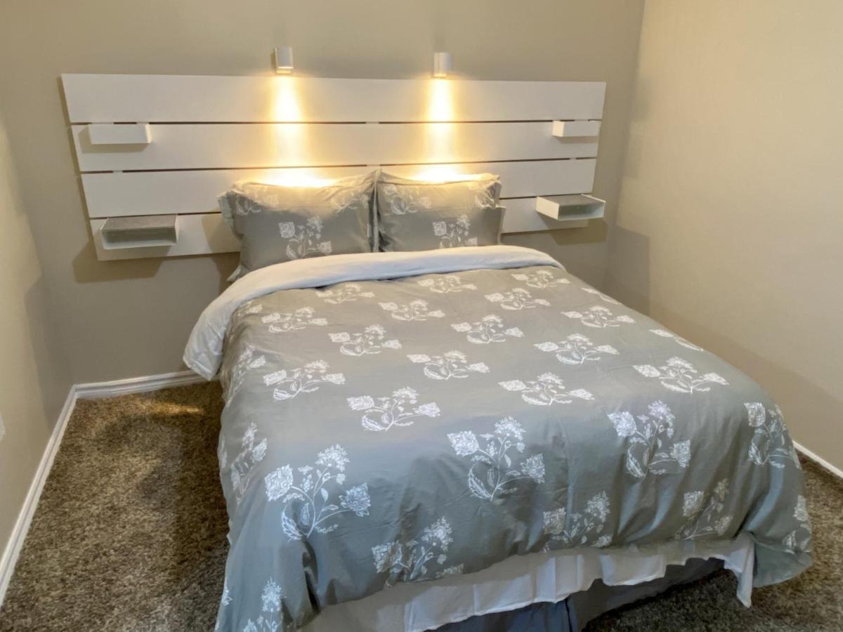 Affordable Room With Free Parking In Newmarket On المظهر الخارجي الصورة