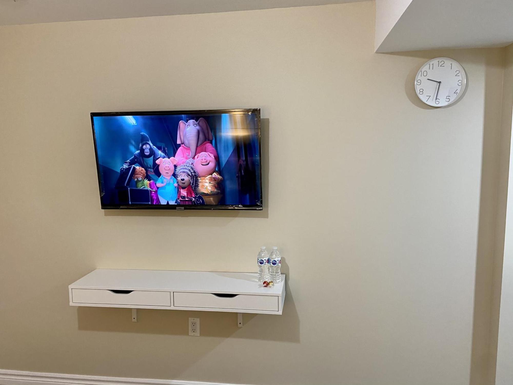 Affordable Room With Free Parking In Newmarket On المظهر الخارجي الصورة