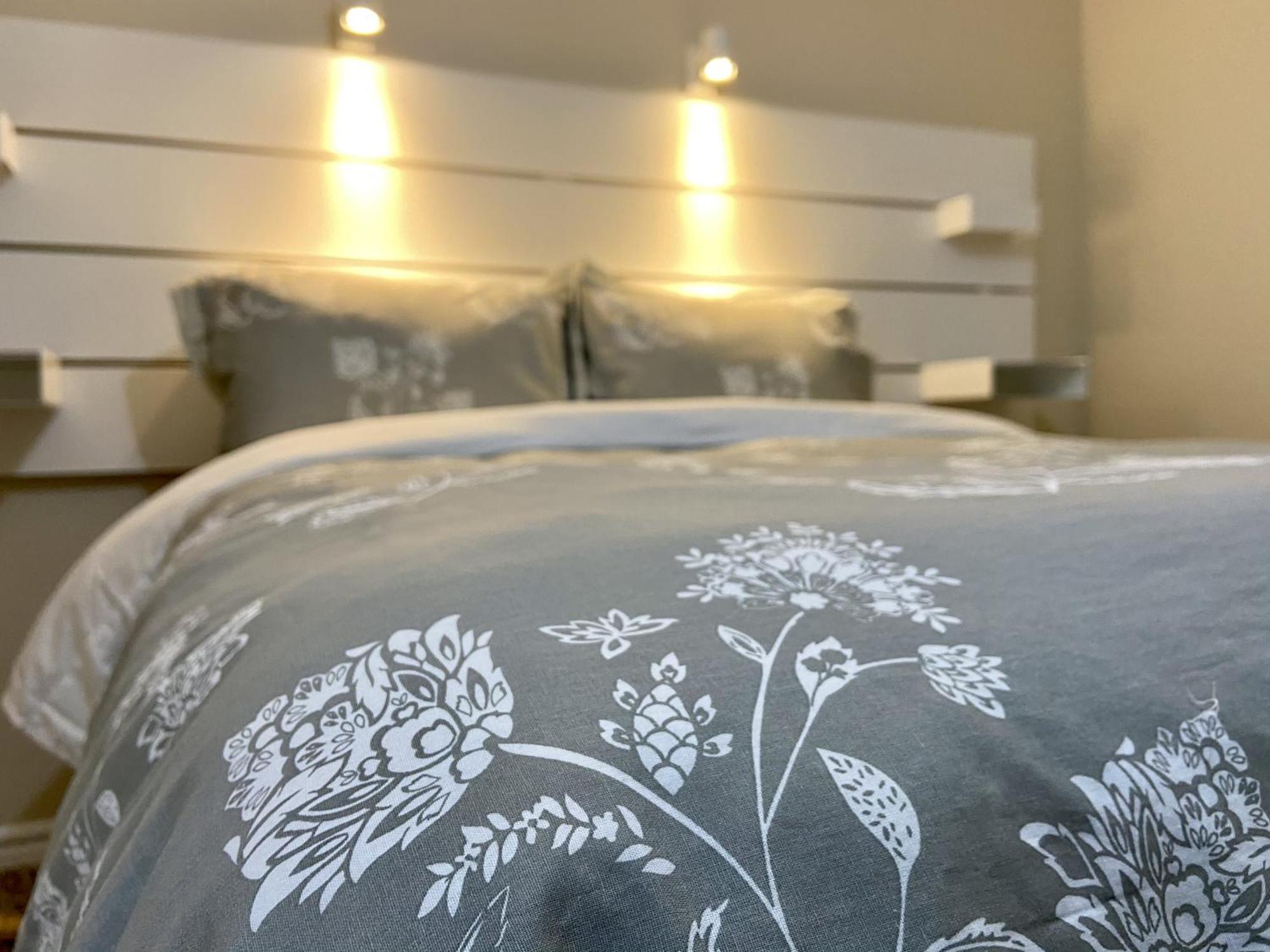 Affordable Room With Free Parking In Newmarket On المظهر الخارجي الصورة